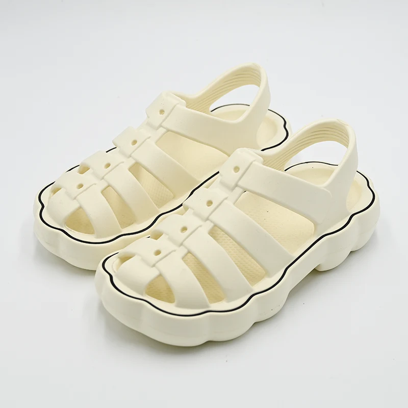 ¿Por qué las zapatillas romanas se están convirtiendo en la tendencia del calzado de la que todo el mundo habla?